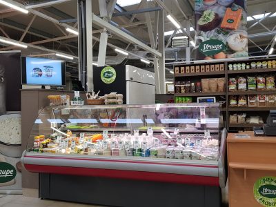 Durvis ir vēris Jauns Piena produktu veikals Jūrmalā, Raiņa ielā 112B, T/C Līgo bazārs